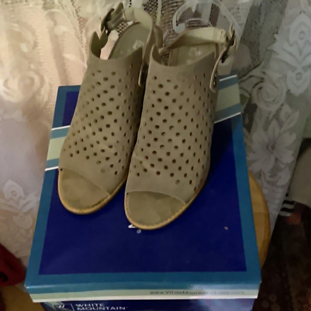 White Mountain peeptoe bootie